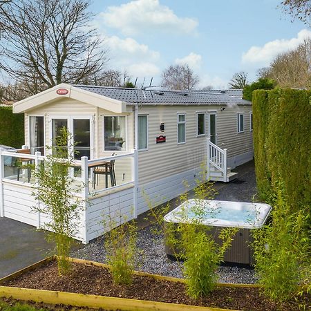Noble Court Holiday Park Narberth Exterior photo