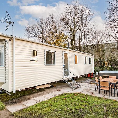Noble Court Holiday Park Narberth Exterior photo