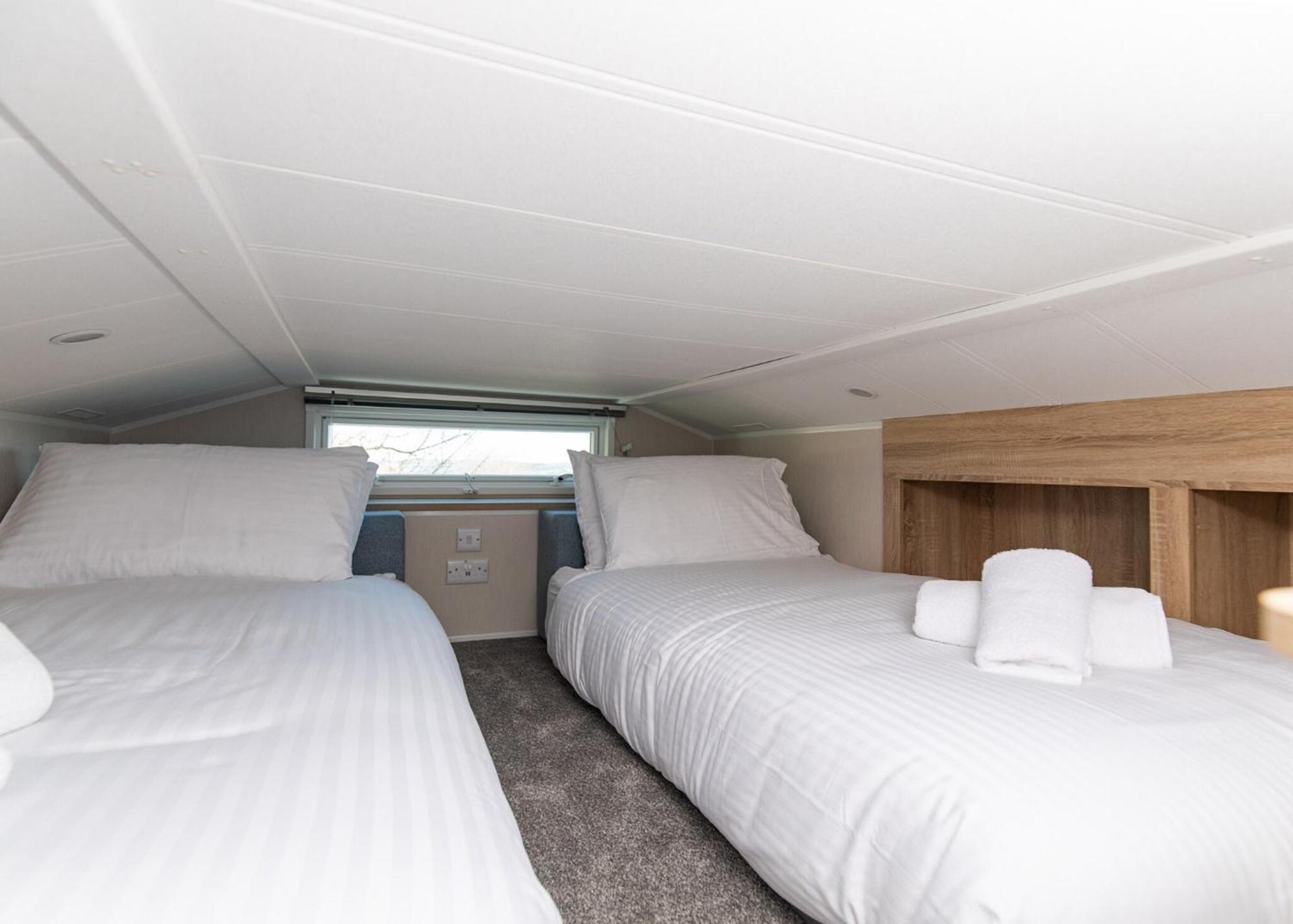 Noble Court Holiday Park Narberth Room photo