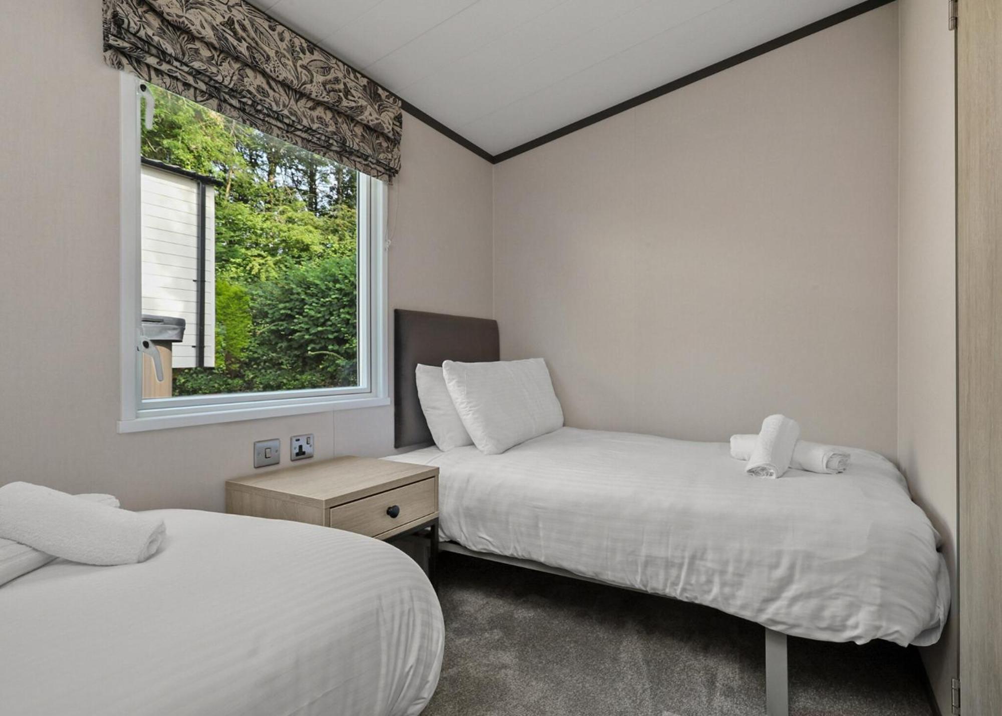 Noble Court Holiday Park Narberth Room photo