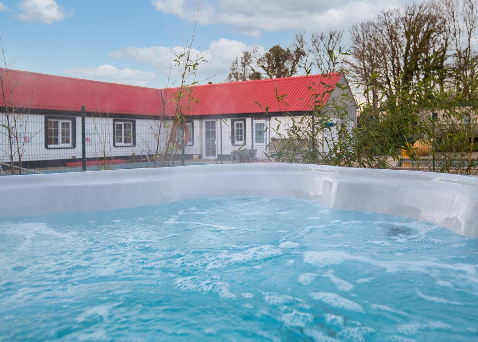 Noble Court Holiday Park Narberth Room photo