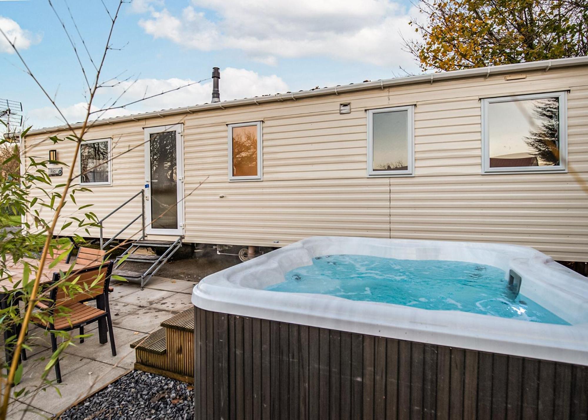Noble Court Holiday Park Narberth Room photo